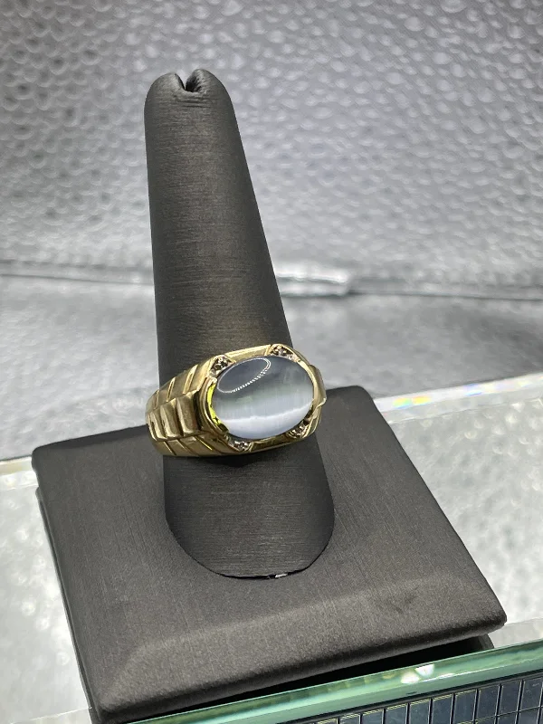 ultra-thin band ladies ring-Ladies or Gents 18 Karat Solid Yellow Gold Cabochon Moonstone Ring