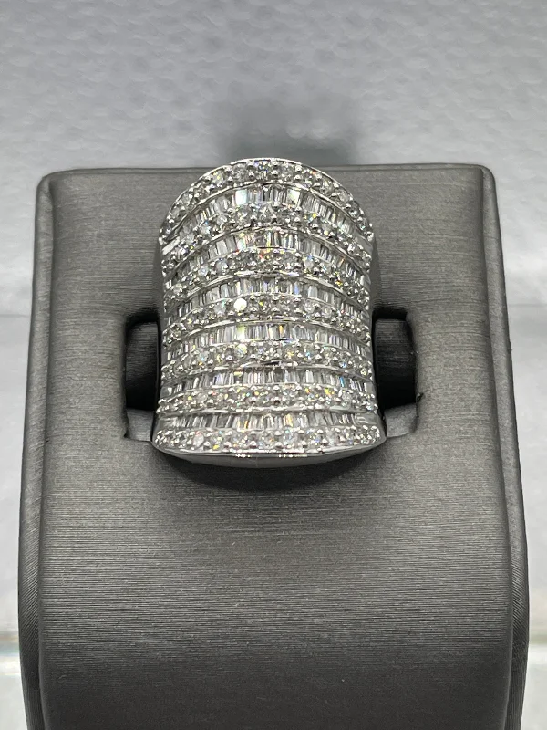 moissanite ladies ring-Ladies 14 Karat White Gold Diamond Cocktail Ring