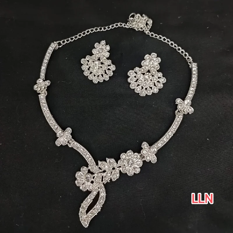 floral pattern ladies necklace-Lucentarts Jewellery Silver Plated Austrian Stone Necklace Set