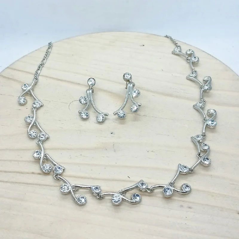 antique finish ladies necklace-Savvy Jewellery Silver Plated Necklace Set