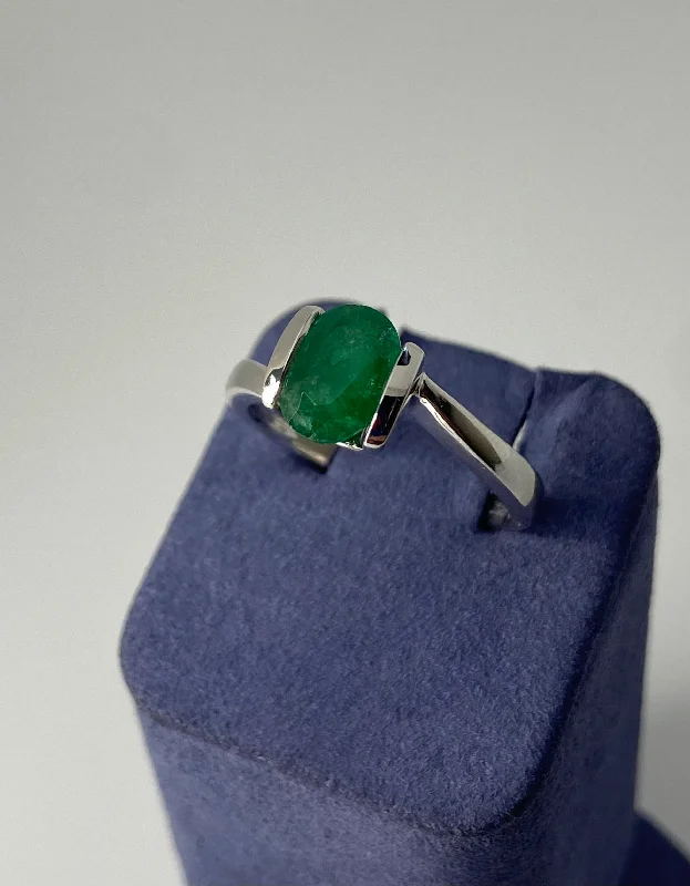 black diamond ladies ring-White Gold Oval Shape Natural Emerald Ring