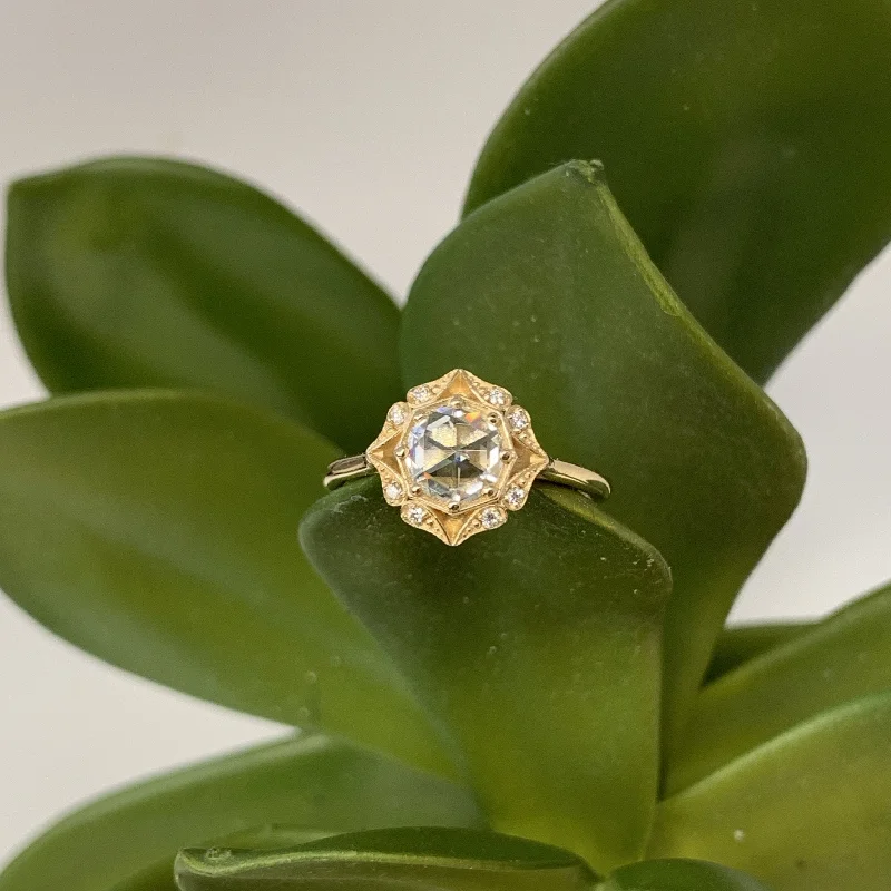 round-cut ladies ring-Bostonian Lila with Moissanite